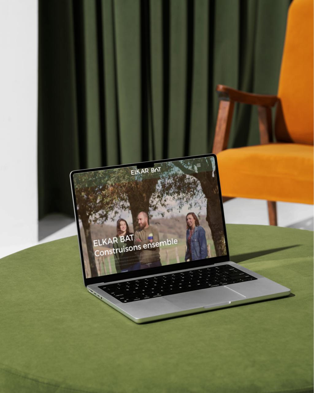 Elkar Bat — Nortasun bisuala, Webgunearen sorkuntza