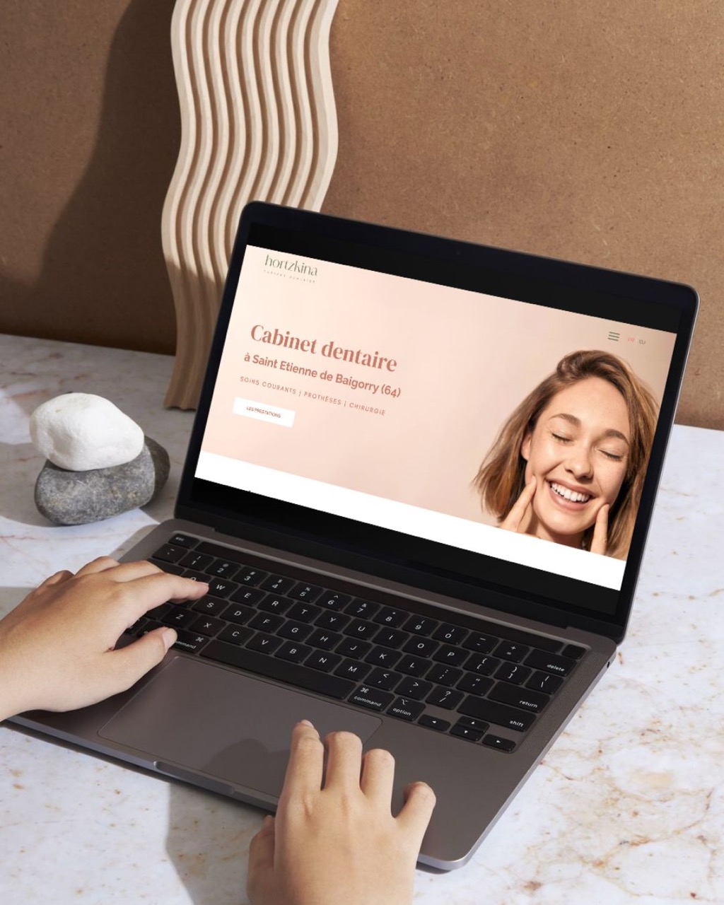 Hortzkina — Nortasun bisuala, Webgunearen sorkuntza